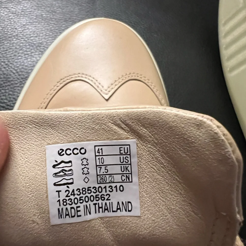 New Ecco size 10 leather cream shoes. - Picture 4 of 7